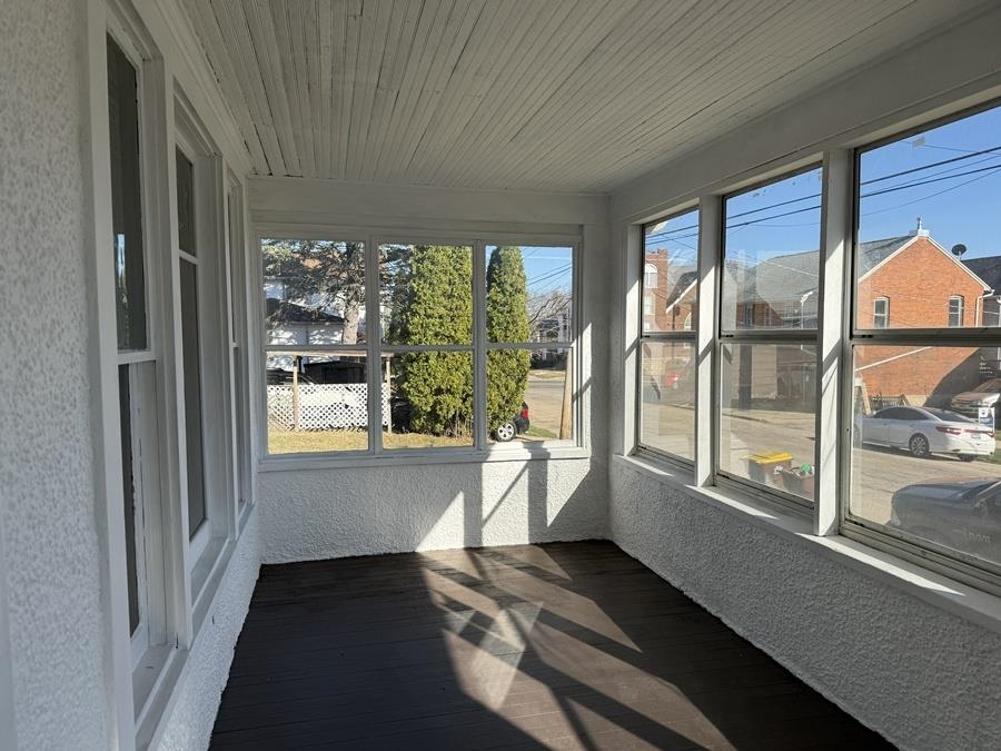 816 West Pleasant Street Freeport, IL 61032 - Photo 11 of 42 a view of an empty room with a window