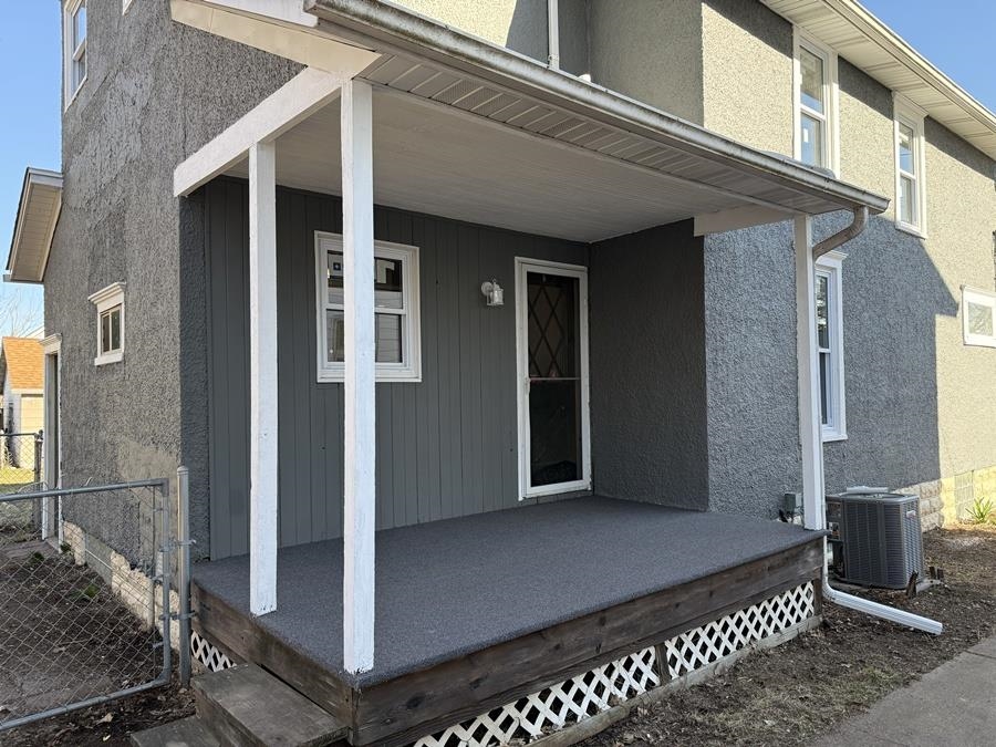 816 West Pleasant Street Freeport, IL 61032 - Photo 4 of 42 a view of a porch