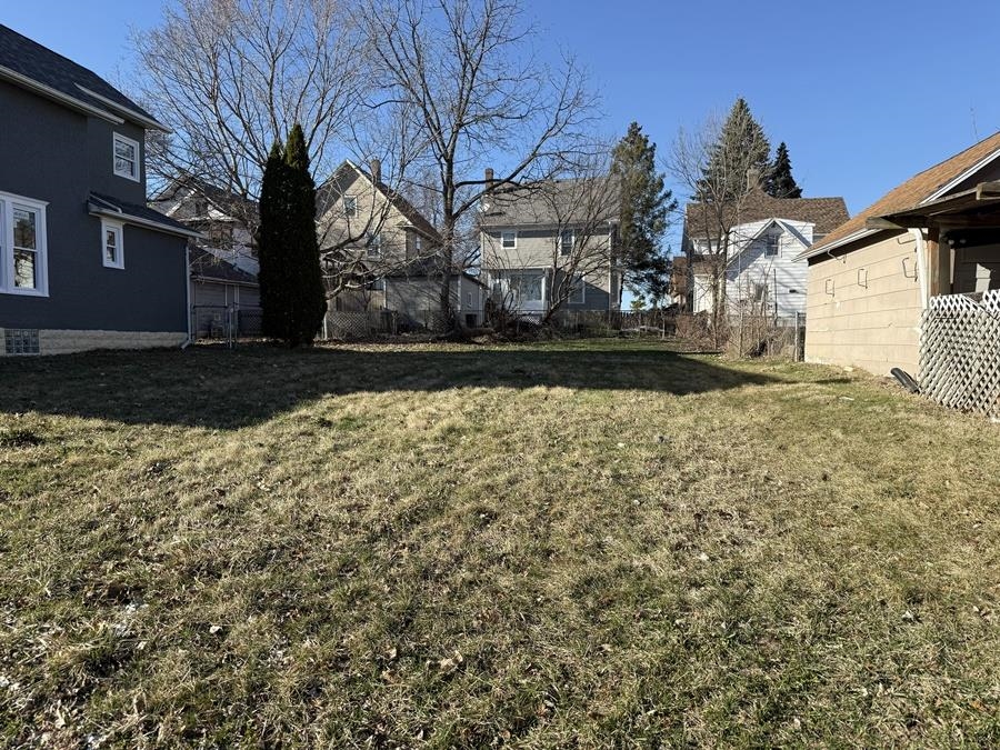 816 West Pleasant Street Freeport, IL 61032 - Photo 10 of 42 a view of a yard with a house