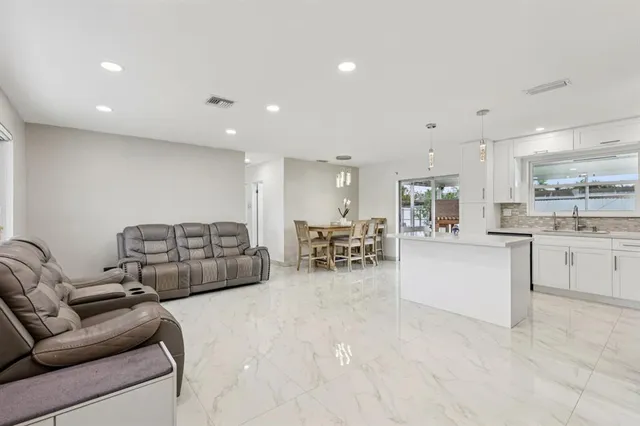 $475,000 | 8700 Northwest 11th Street, Pembroke Pines, FL 33024