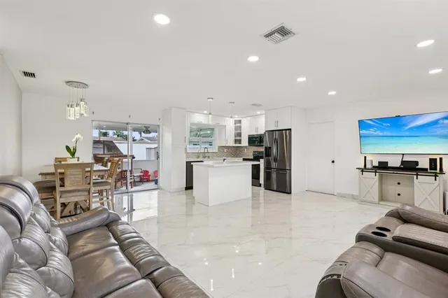 $475,000 | 8700 Northwest 11th Street, Pembroke Pines, FL 33024