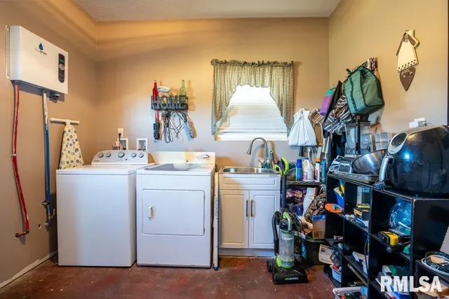 $299,000 | 13261 North Casey Road, Marion, IL 62959