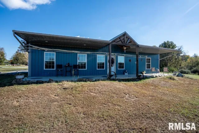 $299,000 | 13261 North Casey Road, Marion, IL 62959