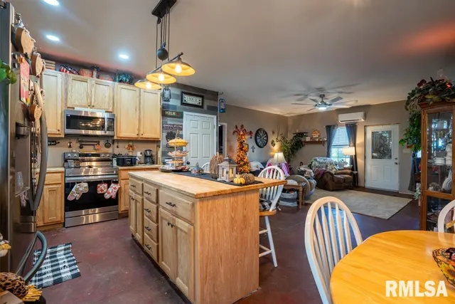 $299,000 | 13261 North Casey Road, Marion, IL 62959