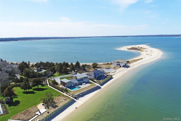 $4,500,000 | 10 Barrett Drive, Hampton Bays, NY 11946