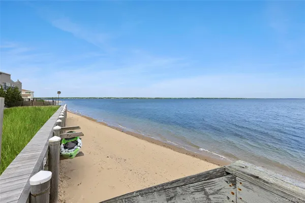 $4,500,000 | 10 Barrett Drive, Hampton Bays, NY 11946