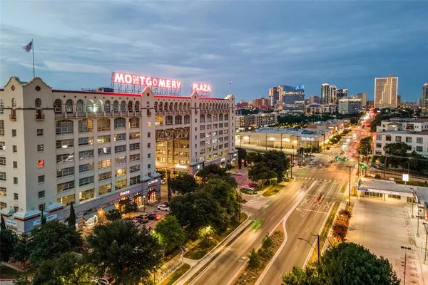 $2,900 | 2600 West 7th Street, Unit 1311, Fort Worth, TX 76107