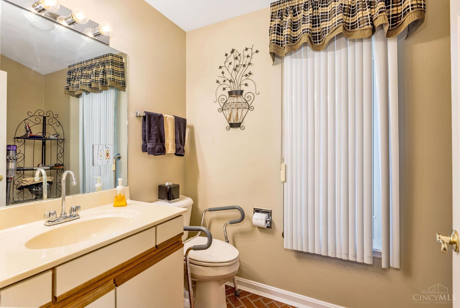 4885 Beechwood Road Cincinnati, OH 45244 - Photo 27 of 51