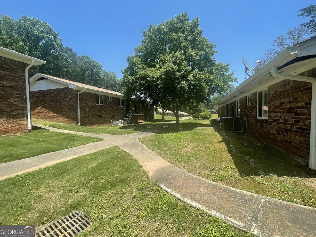 140 Se Mount, Unit 36 Atlanta, GA 30354 - Photo 12 of 13 a view of a backyard