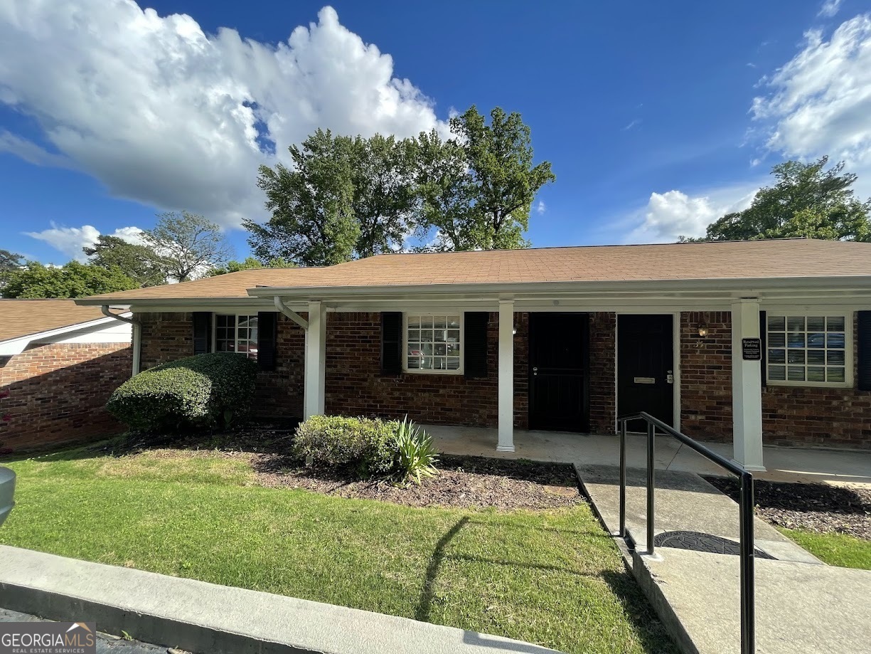 140 Se Mount, Unit 36 Atlanta, GA 30354 - Photo 7 of 13 a view of a house with a yard