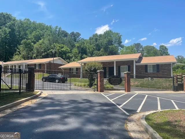 a view of a house with a backyard
