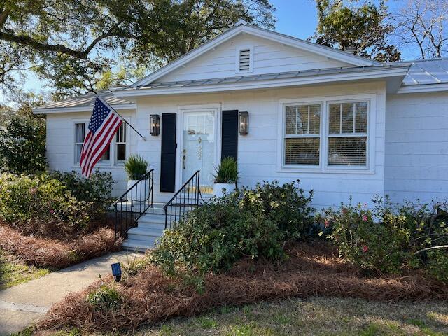 682 McCants Drive Mount Pleasant, SC 29464 - Photo 3 of 19 682 McCants 3