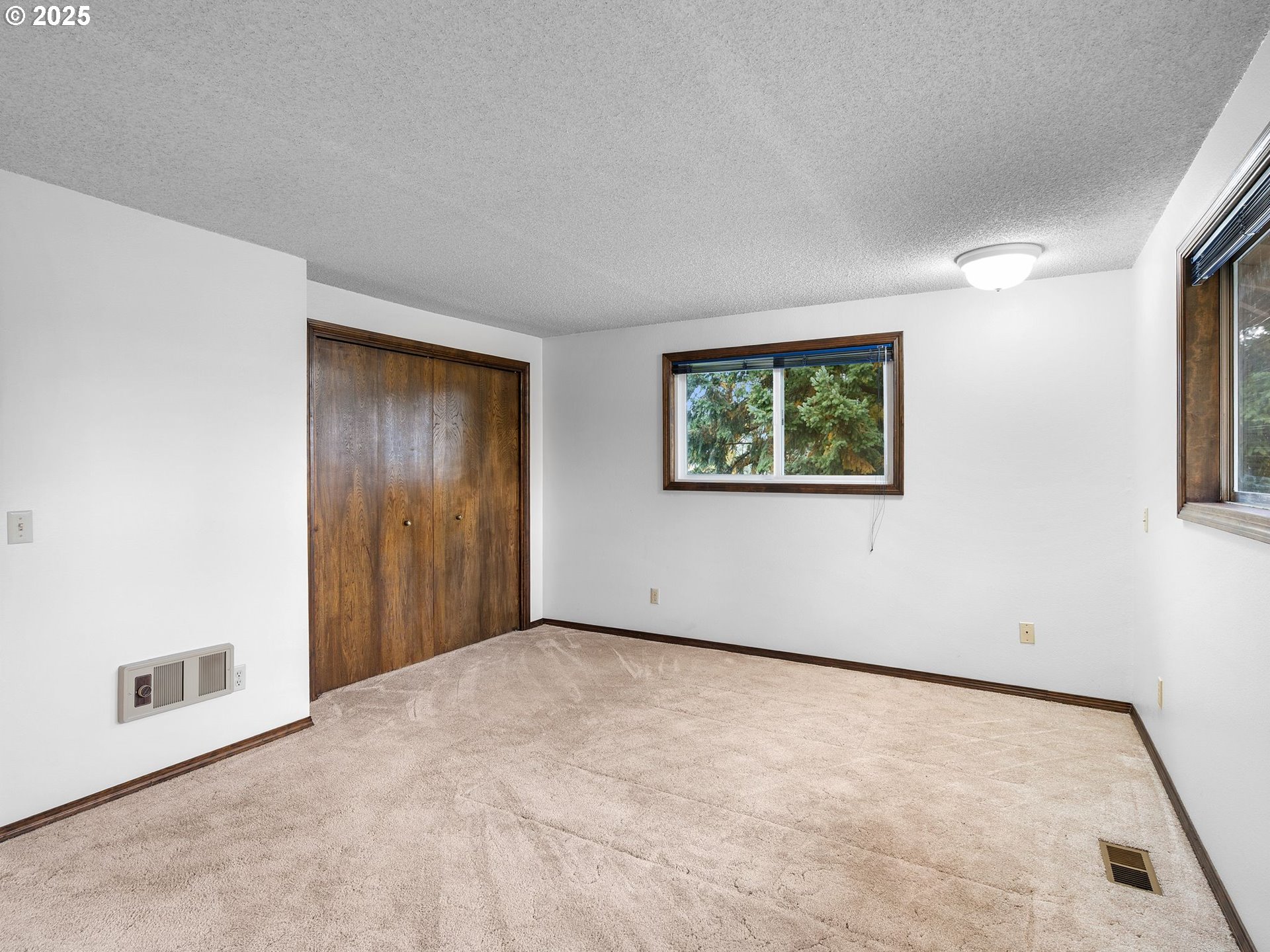 555 Southwest 7th Street Gresham, OR 97080 - Photo 19 of 48 an empty room with windows