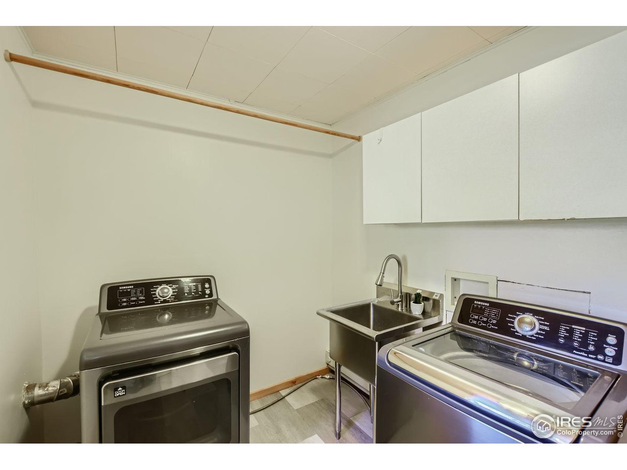 113 Bramer Road Ward, CO 80481 - Photo 19 of 32 Laundry room with wash basin