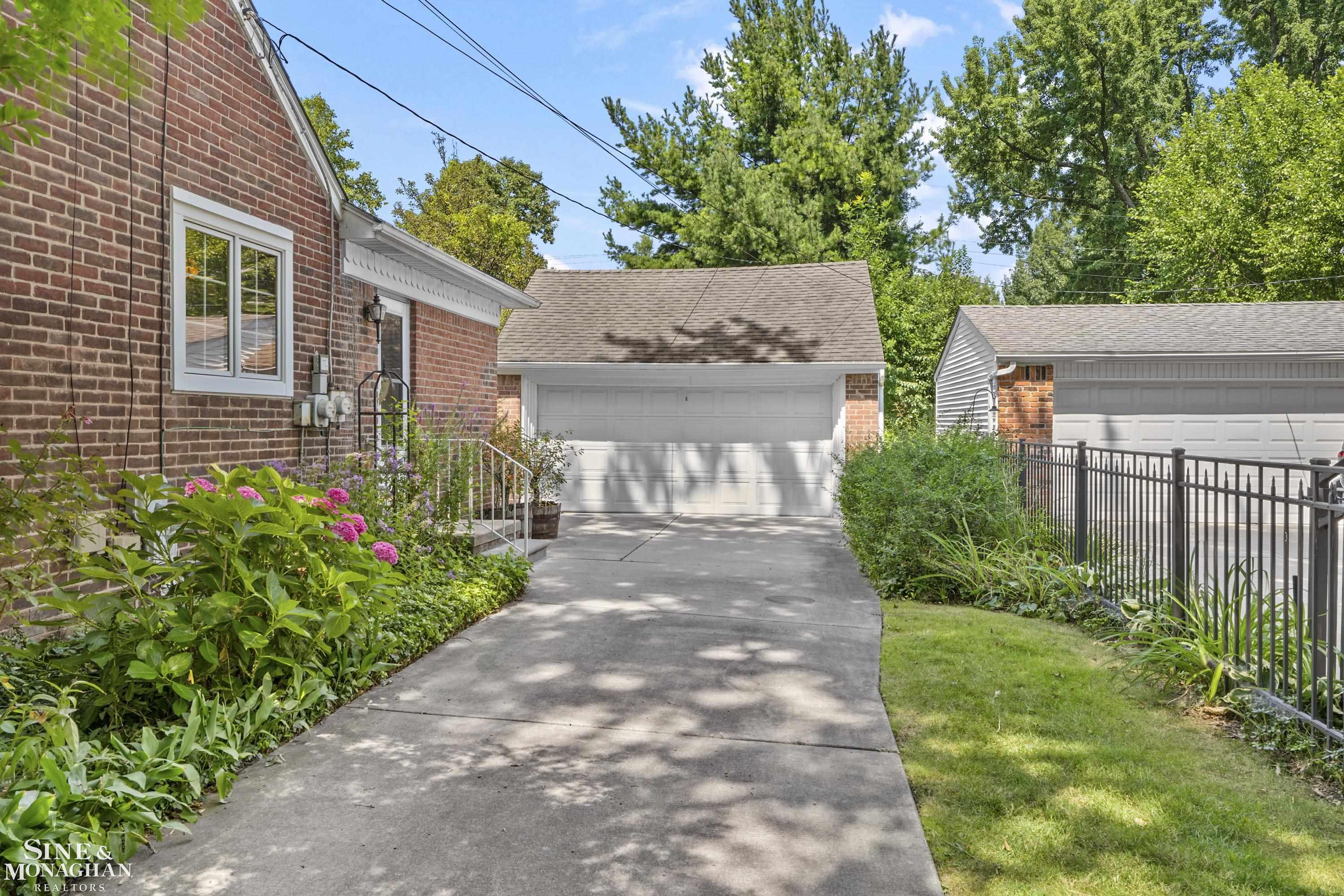1022 Hampton Road Grosse Pointe Woods, MI 48236 - Photo 40 of 48