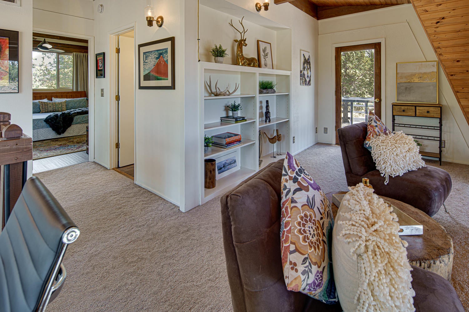 16057 Cattle Drive Road Sisters, OR 97759 - Photo 29 of 49 Loft