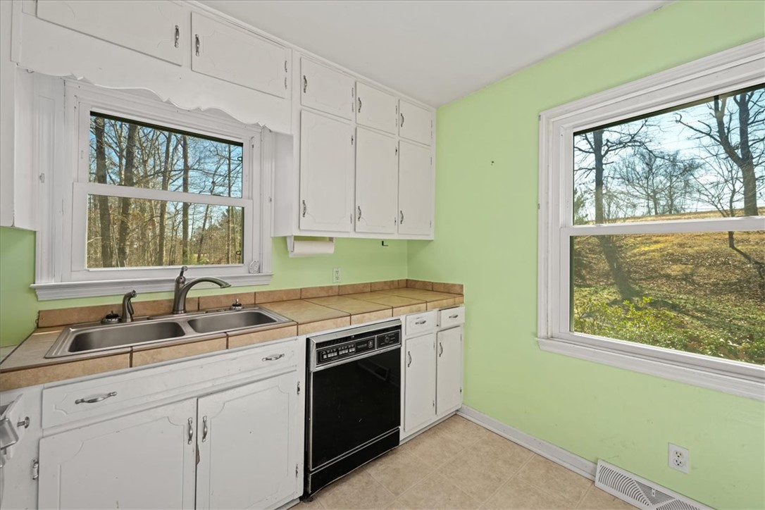 440 Cleveland Pike Road Westminster, SC 29693 - Photo 8 of 50 Gallery Image 8