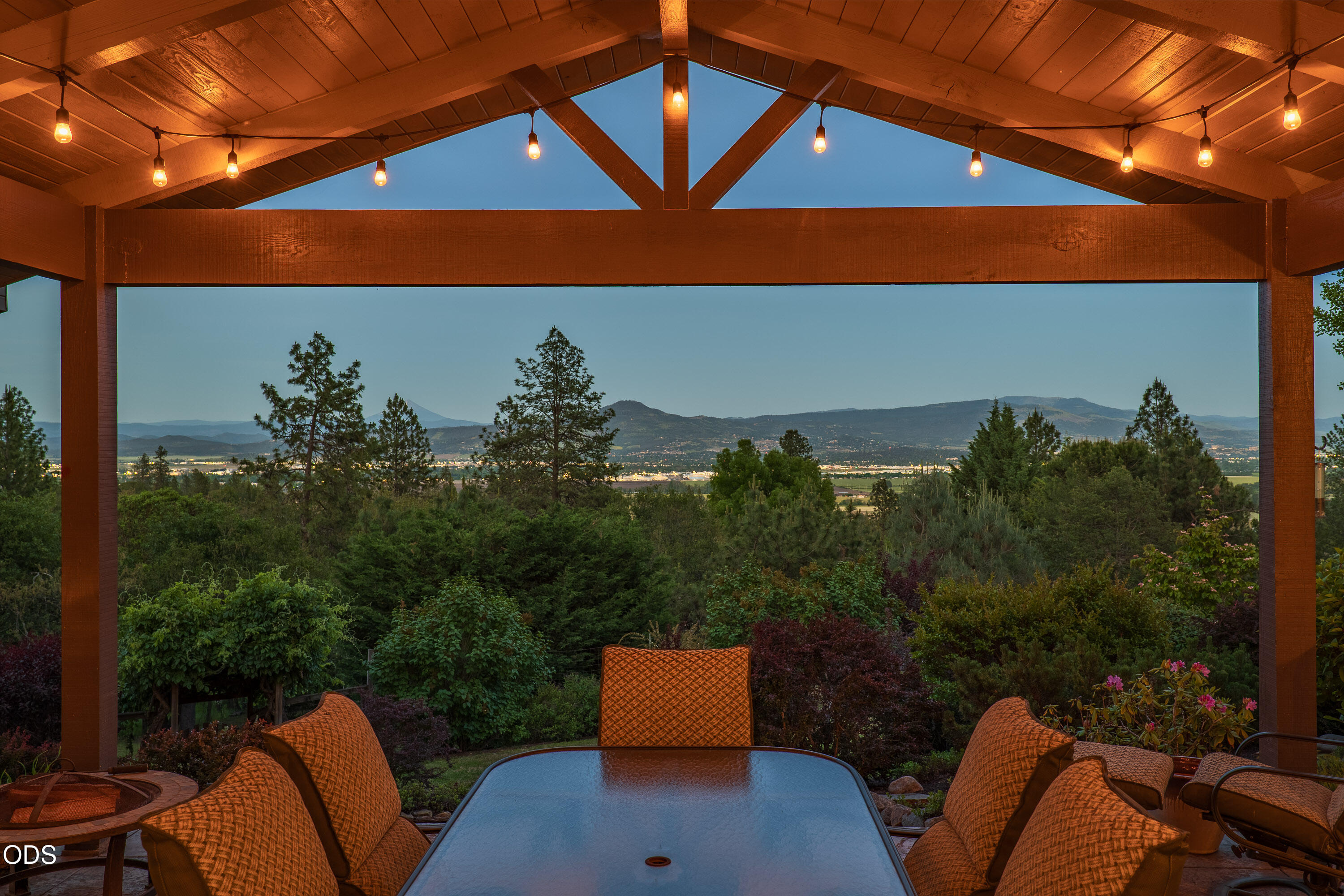 2564 Old Military Road Central Point, OR 97502 - Photo 37 of 58