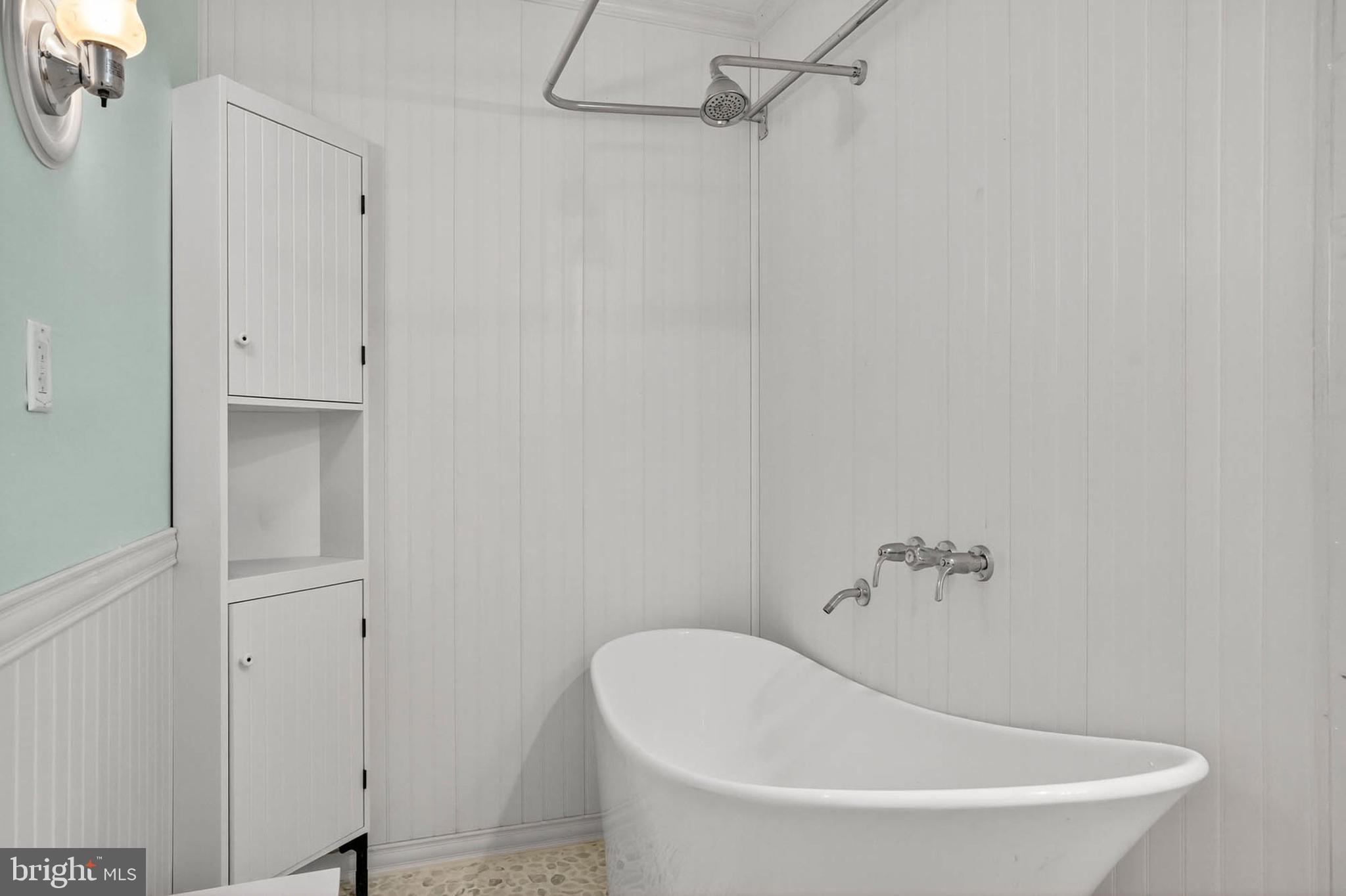7033 Mink Hollow Road Highland, MD 20777 - Photo 43 of 79 Bathtub and shower