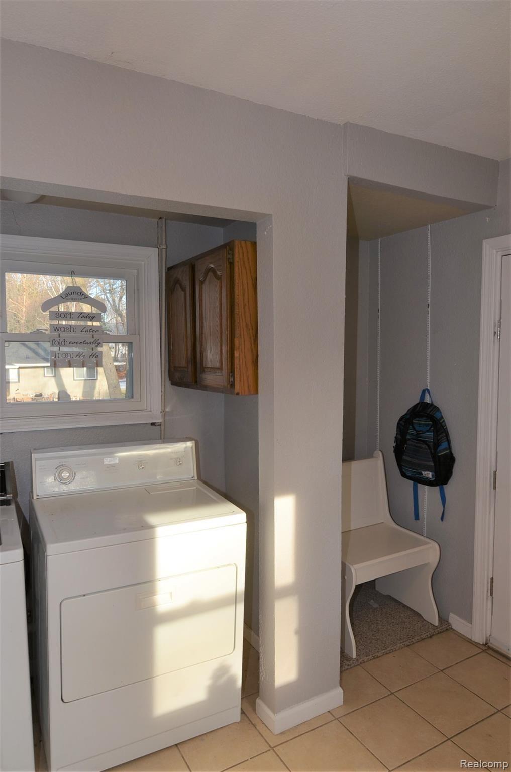 5330 Hillcrest Road Clarkston, MI 48346 - Photo 13 of 18 HUGE LAUNDRY MUD ROOM