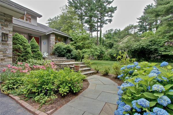 236 Belknap Road Framingham, MA 01701 - Photo 2 of 30 Gallery Image 2