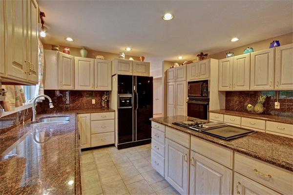 236 Belknap Road Framingham, MA 01701 - Photo 8 of 30 Gallery Image 8
