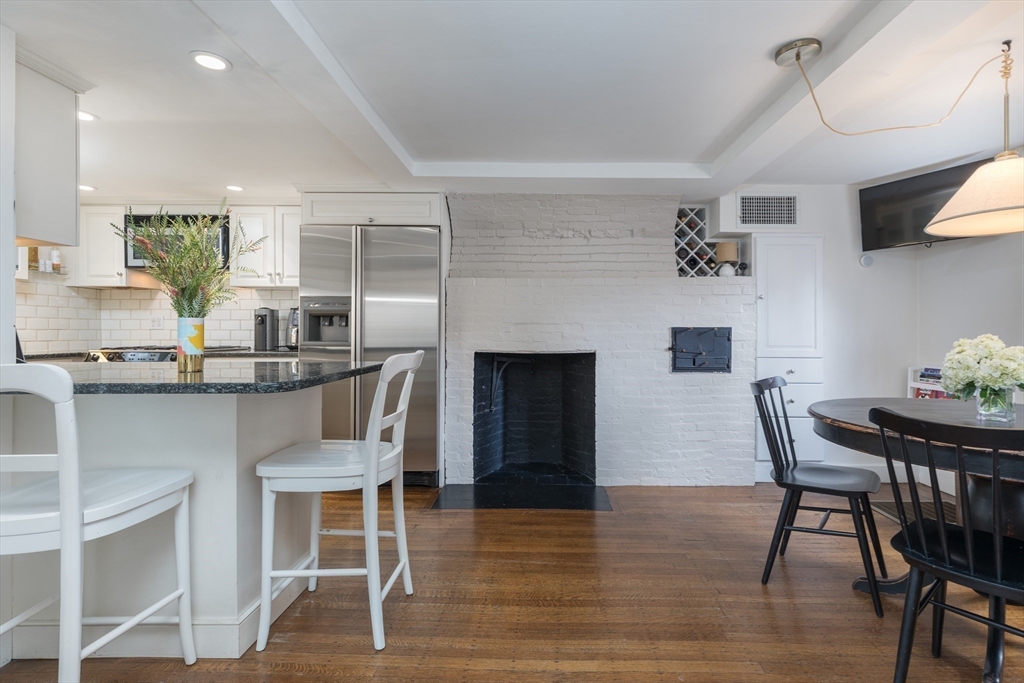 3 River St Place Boston, MA 02114 - Photo 4 of 28