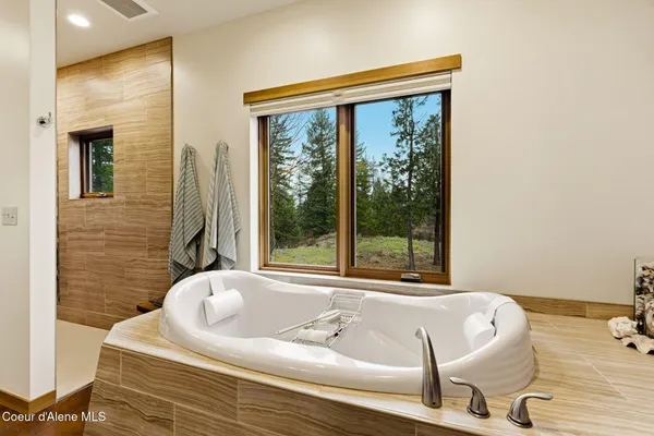 $1,285,000 | 19712 North Cottagewood Lane, Rathdrum, ID 83858