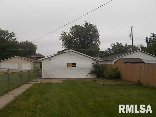 123 Fayette Street Clinton, IA 52732 - Photo 2 of 10 Gallery Image 2