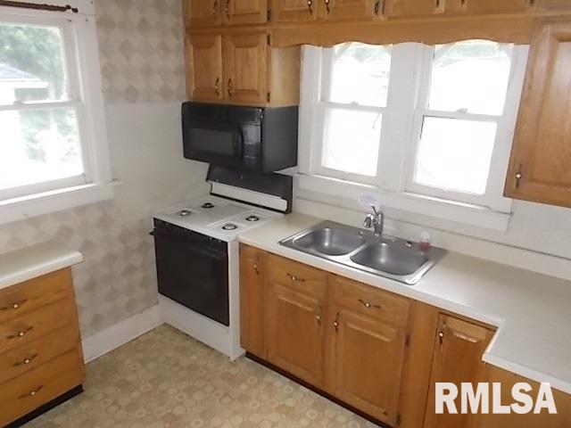 123 Fayette Street Clinton, IA 52732 - Photo 8 of 10 Gallery Image 8
