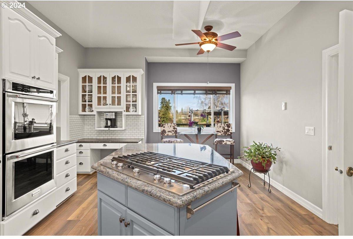 706 Northwest 189th Street Ridgefield, WA 98642 - Photo 13 of 43 Kitchen