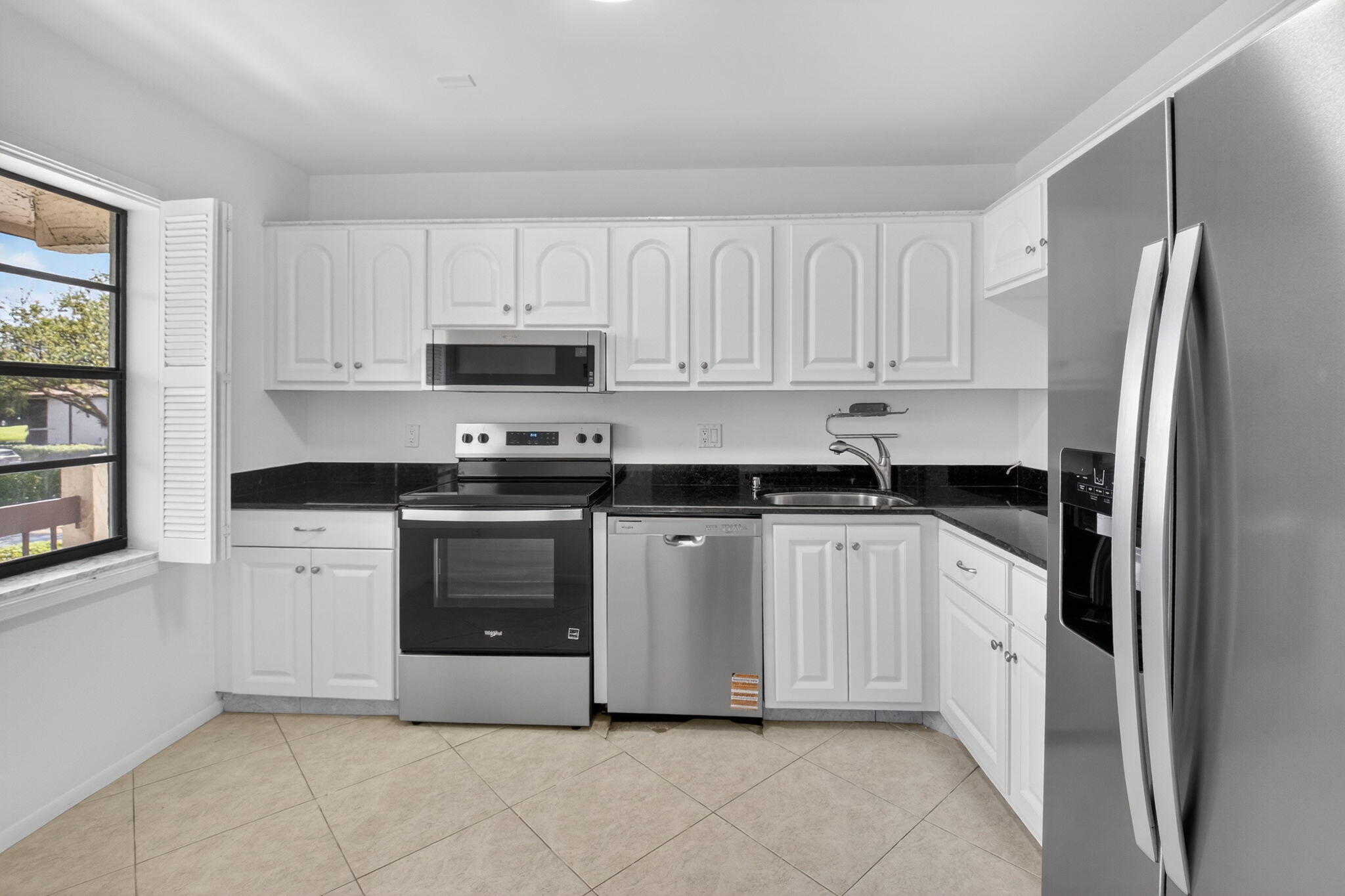 21691 Cypress Road, Unit 16B Boca Raton, FL 33433 - Photo 5 of 36 7-web-or-mls-DSC_1692