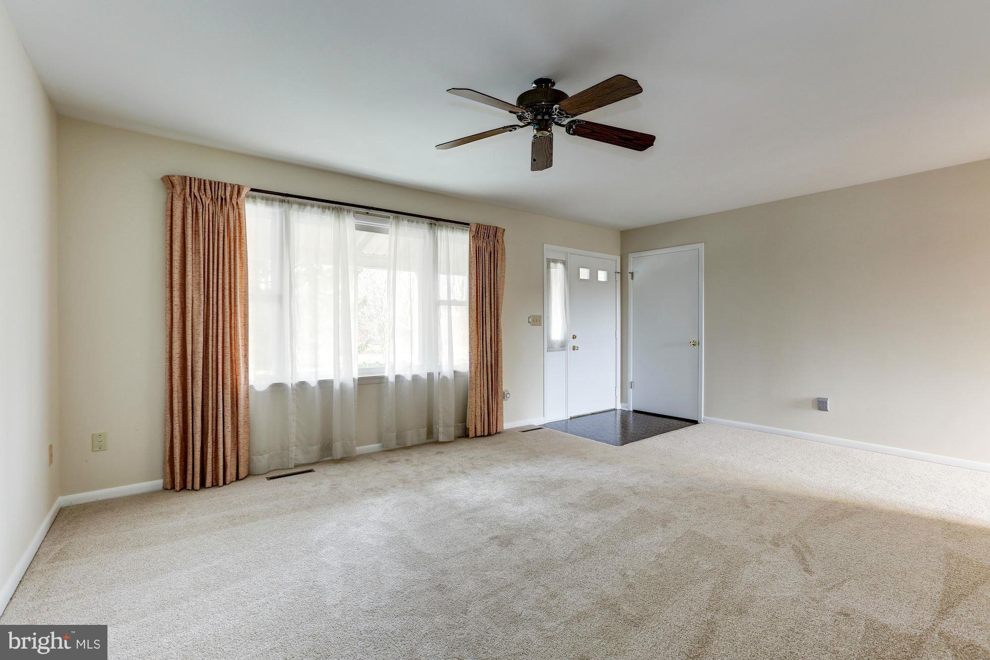 16015 West Old Baltimore Road Boyds, MD 20841 - Photo 4 of 24 Living Room