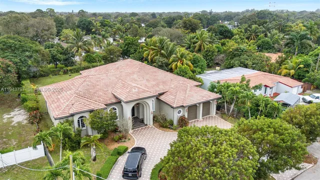 $1,300,000 | 14781 South River Drive, Miami, FL 33167