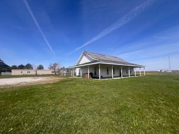 $150,000 | 100 South 4th Street, Wapella, IL 61777