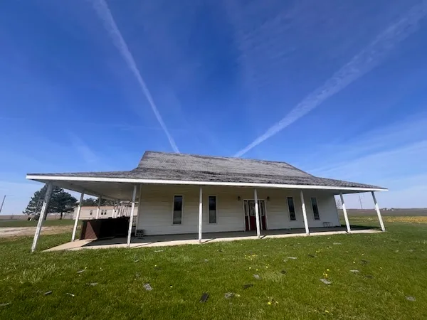 $150,000 | 100 South 4th Street, Wapella, IL 61777