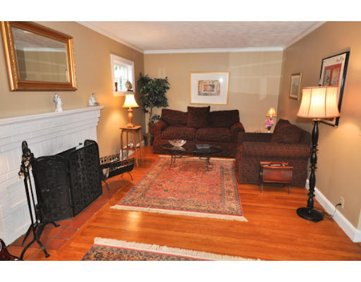 121 Bonad Road Brookline, MA 02467 - Photo 3 of 19 Gallery Image 3