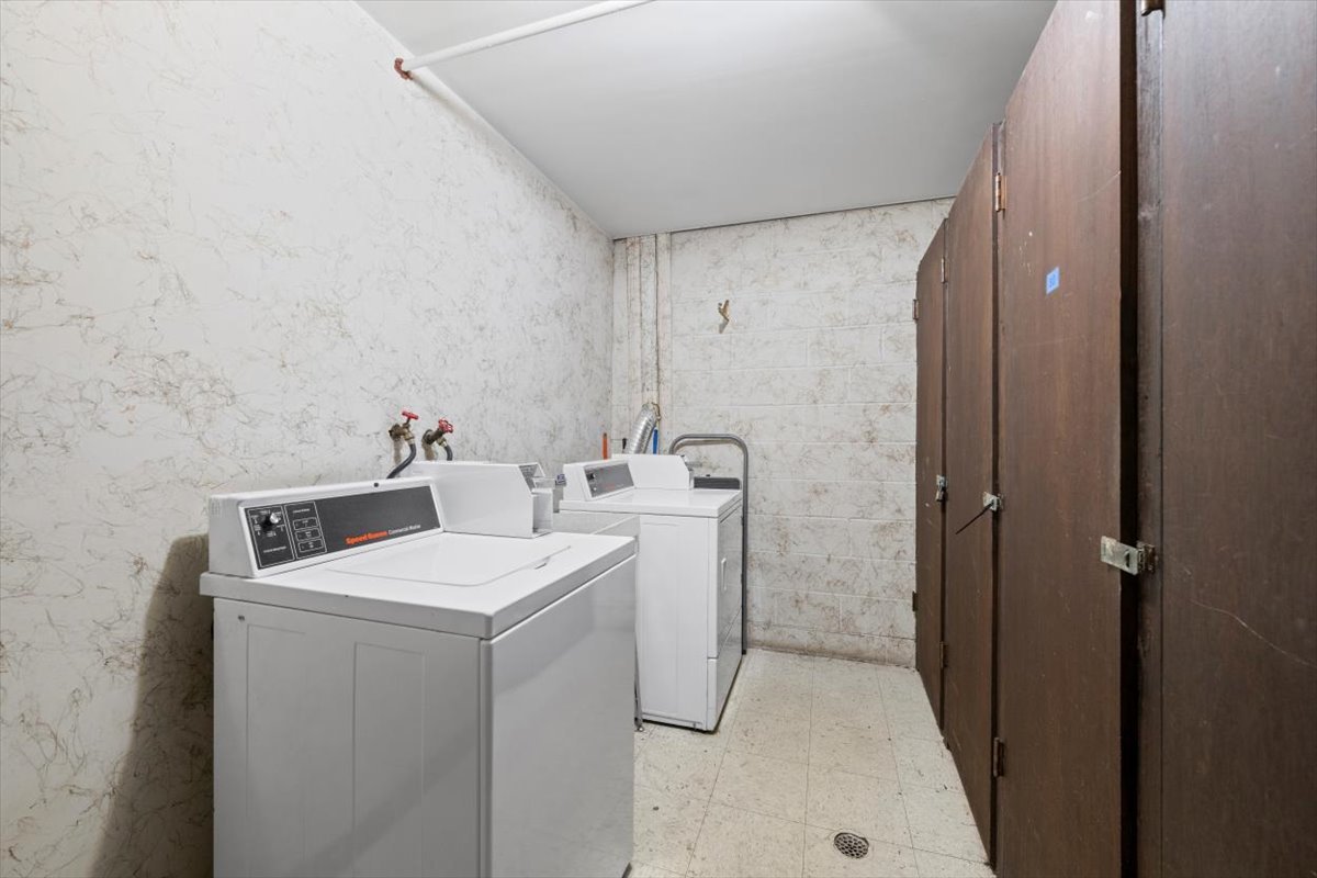 1279 Harding Avenue, Unit 3D Des Plaines, IL 60016 - Photo 19 of 23 a utility room with dryer and washer