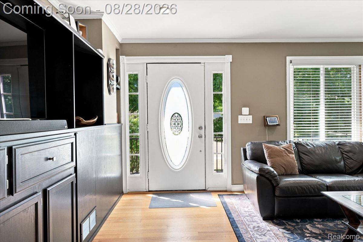 2048 Grace Avenue Rochester, MI 48309 - Photo 2 of 38 Entrance to the great room. 08-2048_Grace_Ave_28.jpg