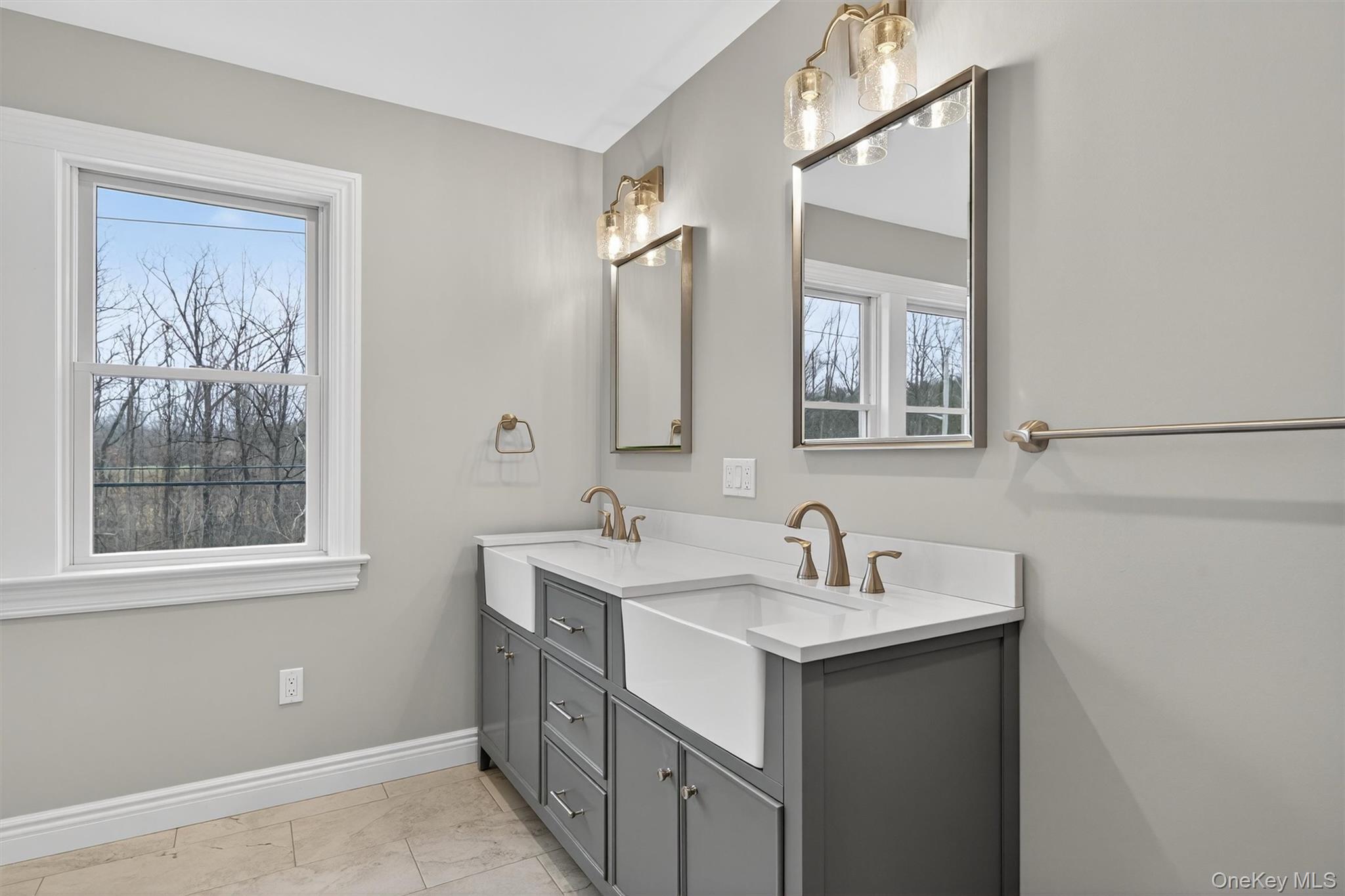 3 Little York Road Warwick, NY 10990 - Photo 10 of 18 Second foor bathroom with double vanity, private "water closet" and soak tub.