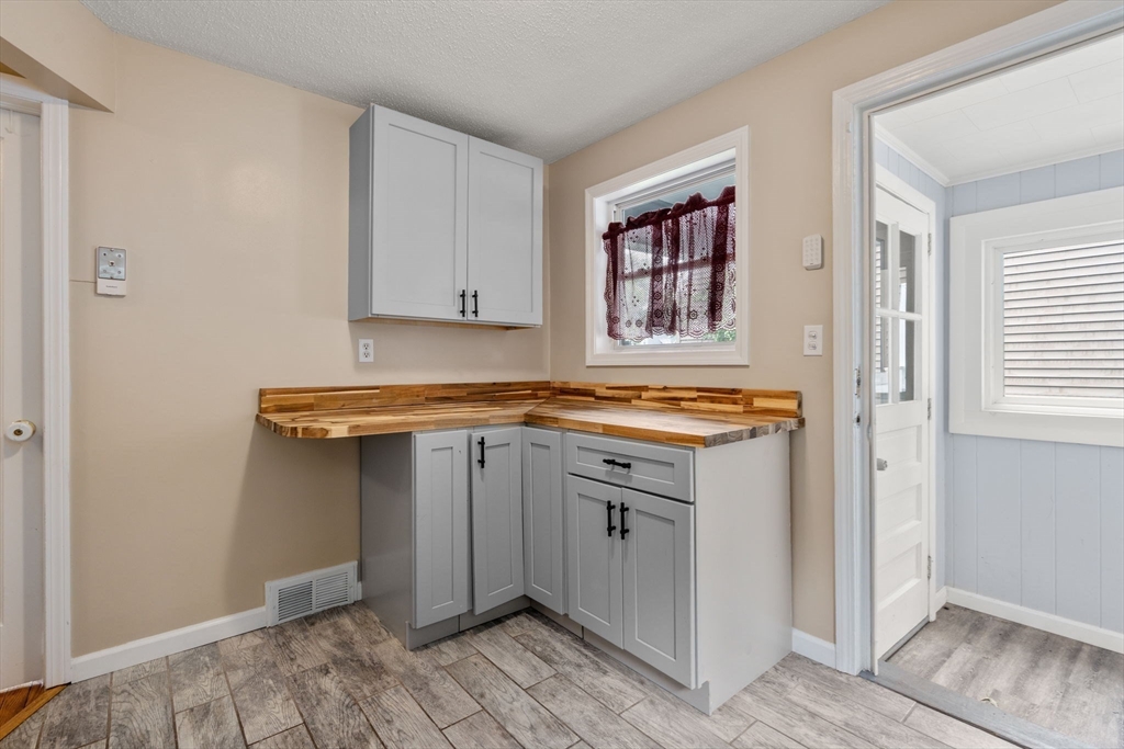 65 Burnside Terrace Springfield, MA 01118 - Photo 10 of 40 Gallery Image 10