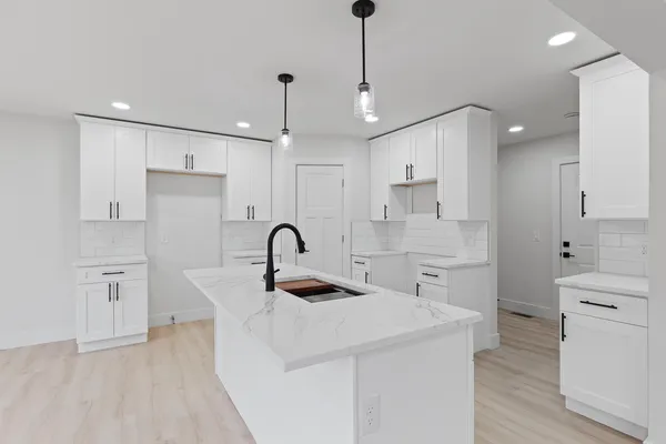 $319,700 | 2004 Grn Acrs Drive, Adrian, MI 49221