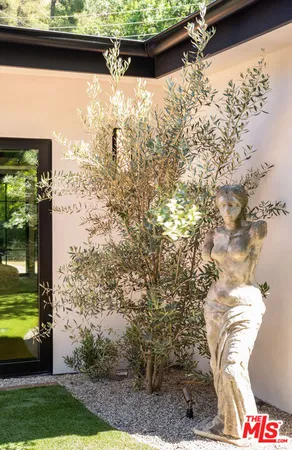 $4,495,000 | 18001 Boris Drive, Encino, CA 91316