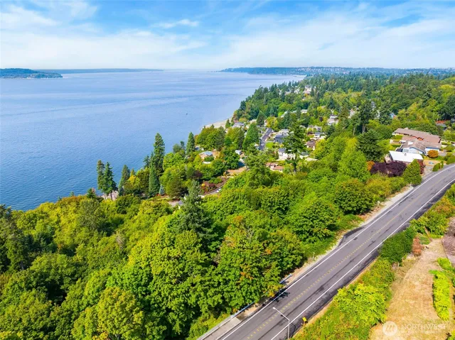 a view of a floor with wooden fence
