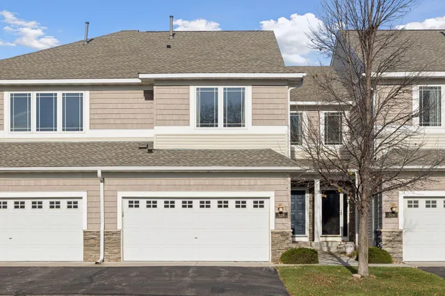 $359,900 | 528 Sutherland Drive, Woodbury, MN 55129
