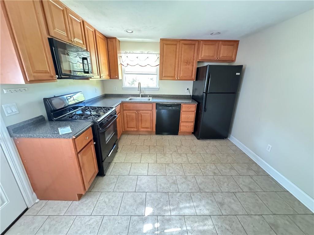 158 Drake Road Bethel Park, PA 15102 - Photo 4 of 19 Gallery Image 4
