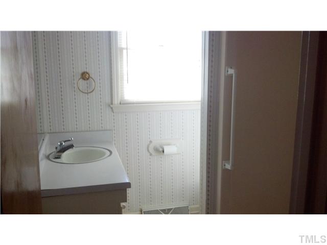1304 Trinity Road Raleigh, NC 27607 - Photo 20 of 22 bath