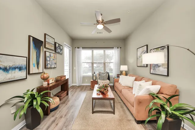 $1,333 | 5455 Richmond Avenue, Unit 4023, Houston, TX 77056