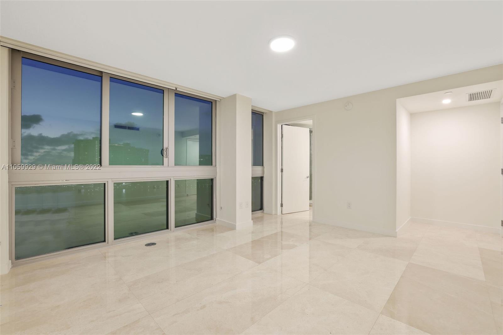 1504 Bay Road, Unit N0915 Miami Beach, FL 33139 - Photo 37 of 94 en empty room with window