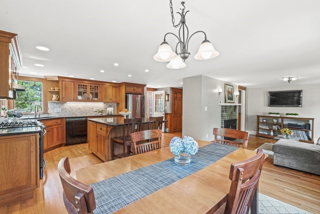 138 Chestnut Street North Reading, MA 01864 - Photo 11 of 34